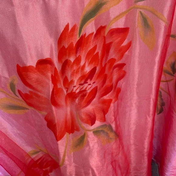 Studio Red and Blue Tag Detail - Picture 3 of 5